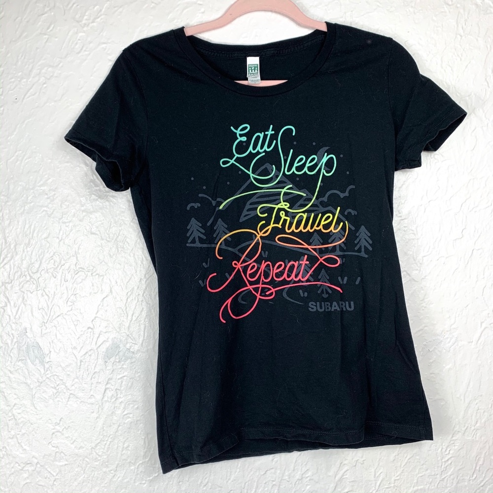 🌻 Medium Subaru Graphic Tee Travel Black